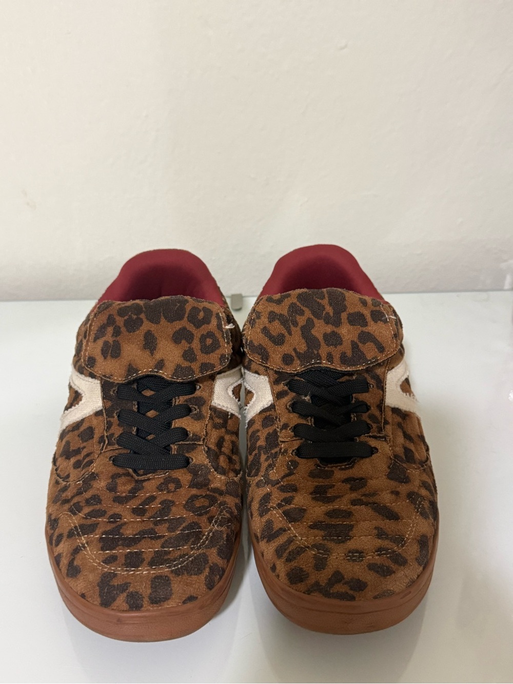 Cushionaire Astro Leopard Print Sneakers - Talla 8